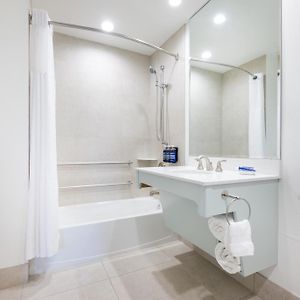 	Brand New Cabana Poolside Room 2 Queen Hearing Accessible
